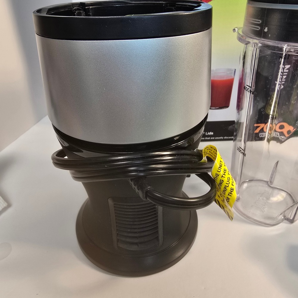 Ninja Fit Personal Blender 700 Watts QB3000SS 16oz Cups Black Silver Open Box - Picture 11 of 16